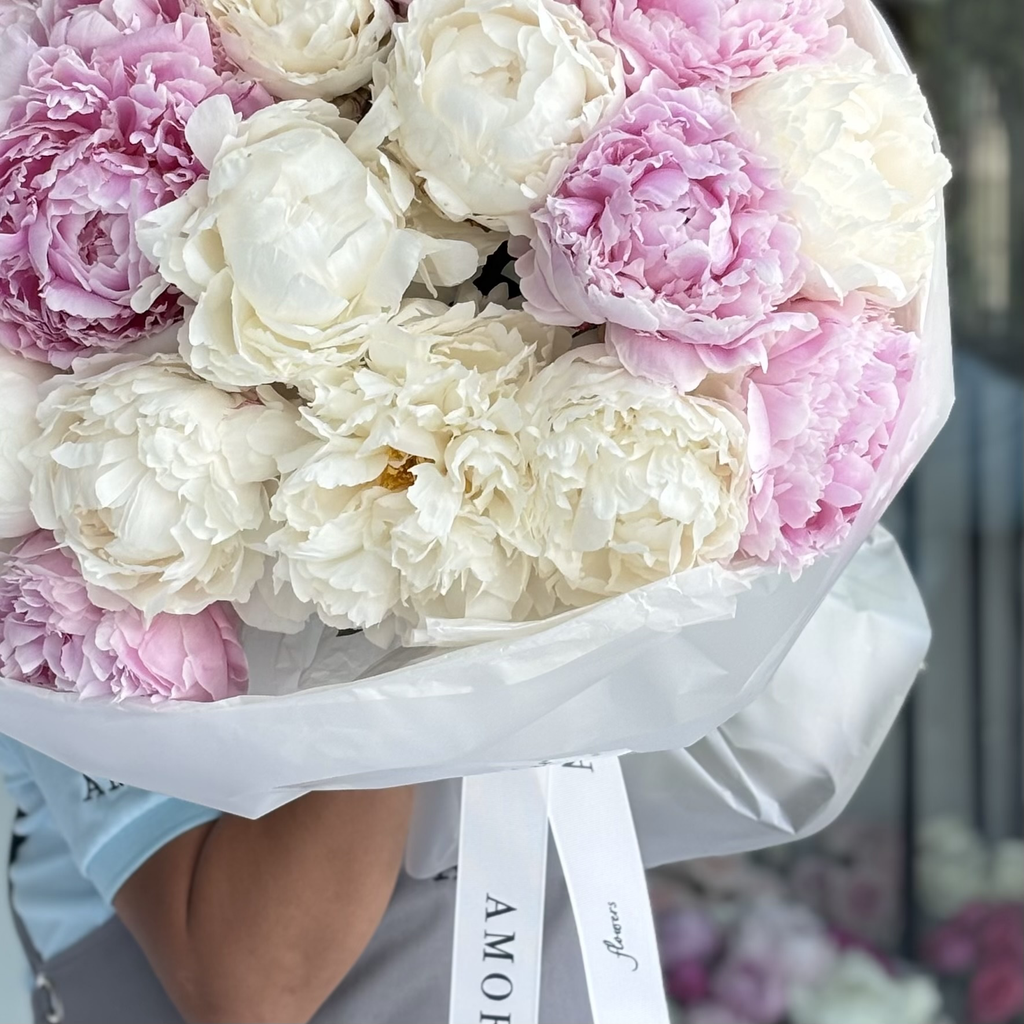 1125 AED- 25 pcs of Peony white & pink 3.webp