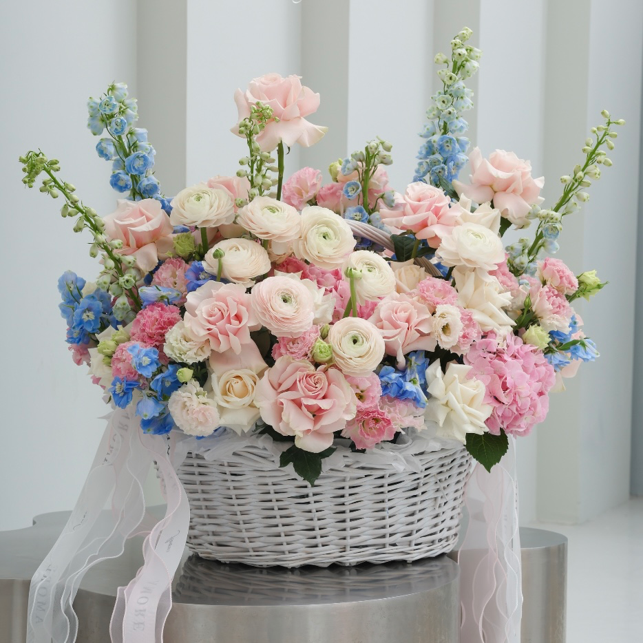 Amore Bloom basket