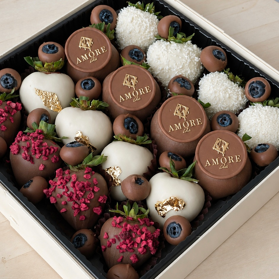 16 pcs Strawberry in Chocolate set