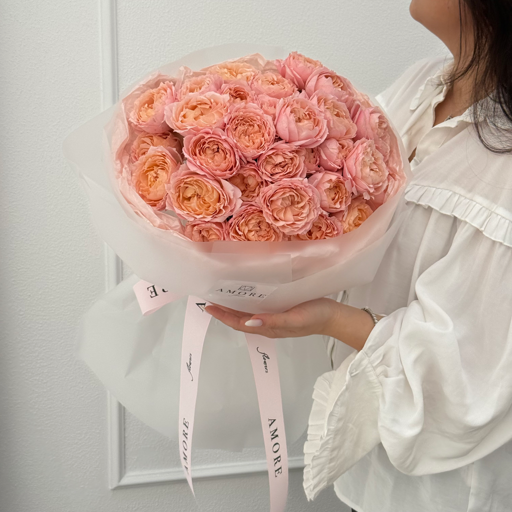 Bouquet of 9 Julietta Spray Roses