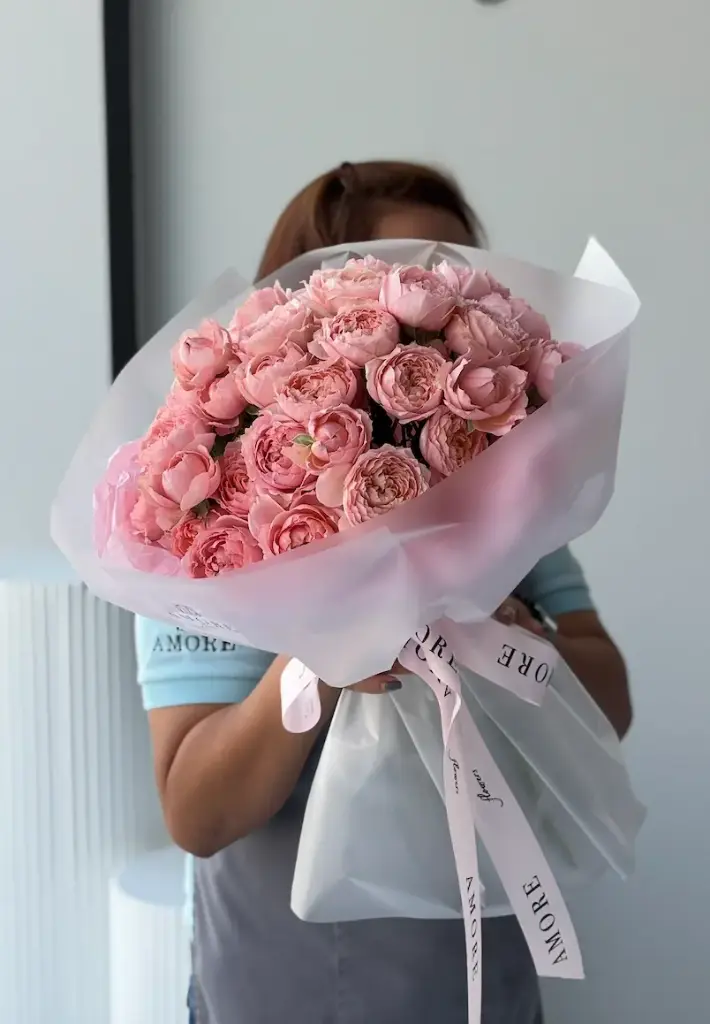 Bouquet of 9 Julietta Spray Roses